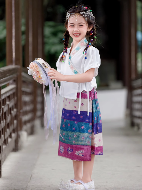 Modern Lao women's clothing