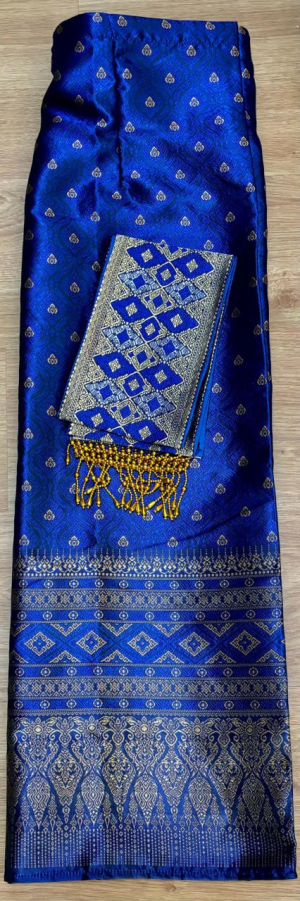 Set of Lao sinh Wrap around Skirt with Lao sinh /pha being Lao Silk Free Size.Ready to wear.