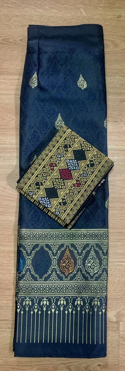 Set of Lao sinh Wrap around Skirt with Lao sinh /pha being Lao Silk Free Size.Ready to wear.